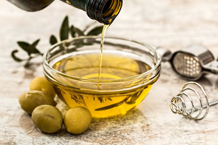Benefits of Olive Oil for Frizzy Hair